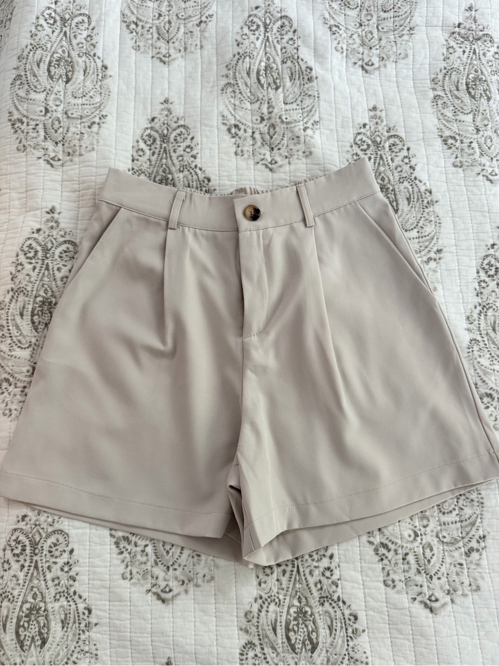 Tailored High-Waist Pleated Bermuda Shorts - Light Taupe